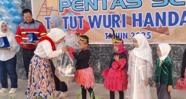Hadiri Pentas Seni TK Tut Wuri Handayani 2025, Bunda PAUD Lahat Ir.Sri Meliyana Sanpaikan Ini