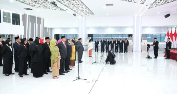 Wamen ATR Ossy Dermawan Lantik 28 Pejabat, Tekankan Pentingnya Adaptasi di Era Dinamis
