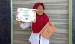 Ari Nanda, Siswi SDN Bojongsalam 04 Raih Peringkat Pertama Saat Kenaikan Kelas