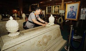 Jelang Hari Bhayangkara ke-79, Kapolri Ziarahi Makam Presiden Soeharto dan Tokoh Bangsa