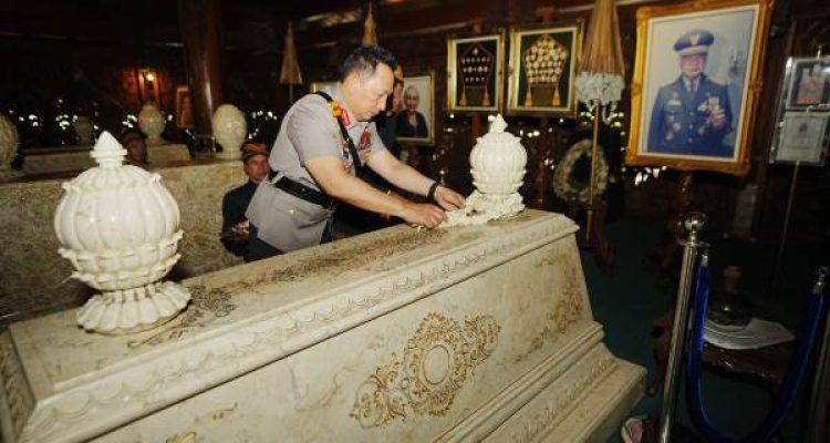 Jelang Hari Bhayangkara ke-79, Kapolri Ziarahi Makam Presiden Soeharto dan Tokoh Bangsa