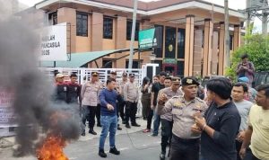 Mahasiswa Kepung Kejari Padangsidimpuan, Desak Kepala Kejaksaan Dicopot dari Jabatan
