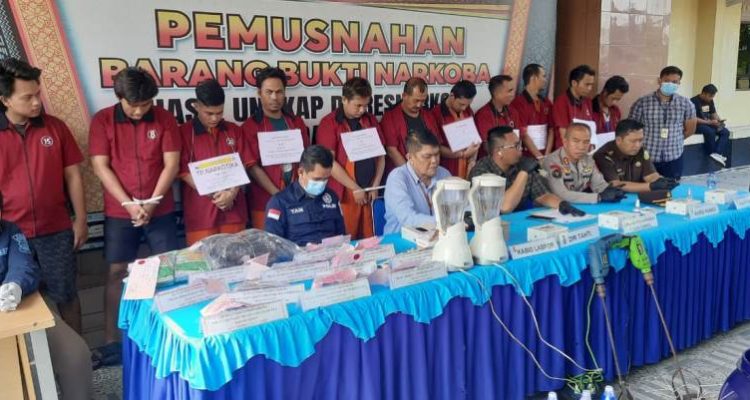 Polda Sumsel Musnahkan Belasan Kilogram Sabu dan Ribuan Ekstasi Hasil Tangkap 16 Kurir Narkoba
