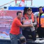 Polres Anambas Bagi Sembako ke Nelayan Tradisional dalam Rangka Hari Bhayangkara ke-79