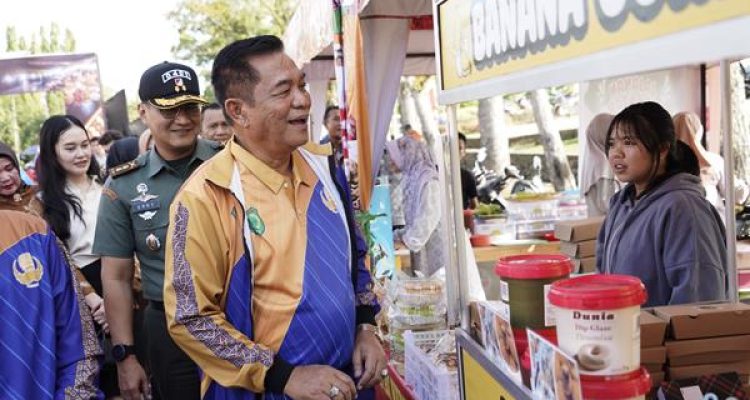 Sebanyak 136 Stand Kuliner Berjejer di Depan Rumah Dinas Bupati Muba