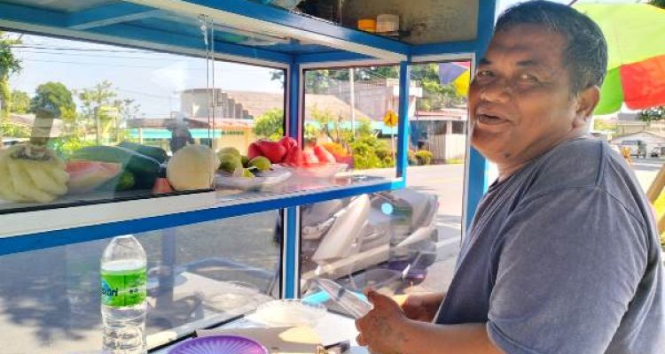 Rujak Buah di Depan RRI Tanjungpinang, Rasanya Bikin Ketagihan!